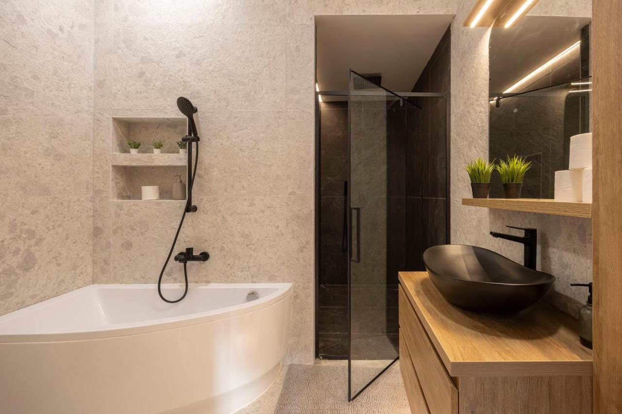 Luxurious & Spacious Central Residence With Balcony Budapest Esterno foto