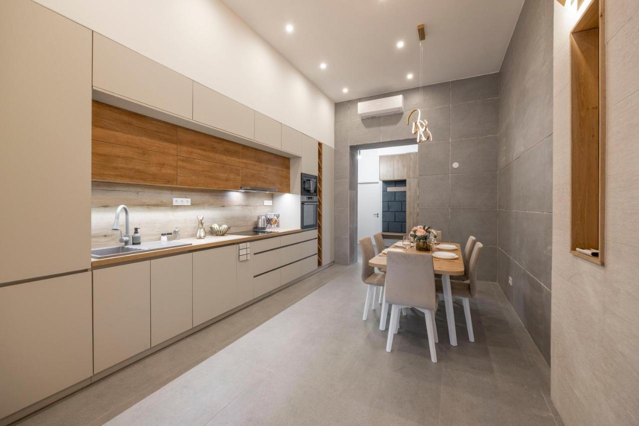 Luxurious & Spacious Central Residence With Balcony Budapest Esterno foto