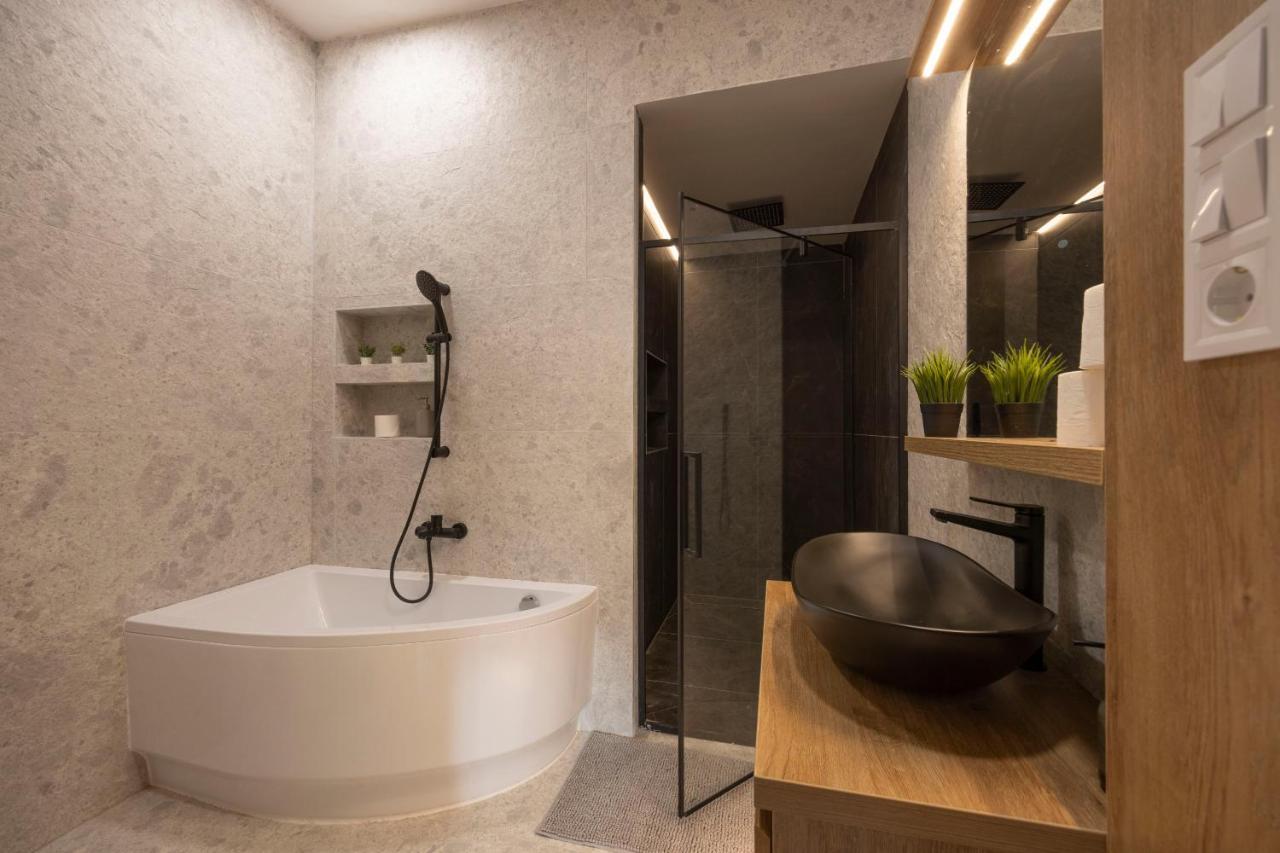 Luxurious & Spacious Central Residence With Balcony Budapest Esterno foto
