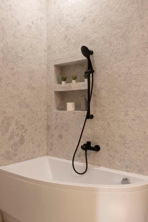 Luxurious & Spacious Central Residence With Balcony Budapest Esterno foto