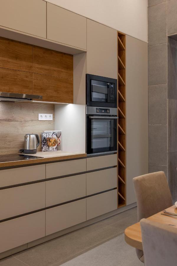 Luxurious & Spacious Central Residence With Balcony Budapest Esterno foto
